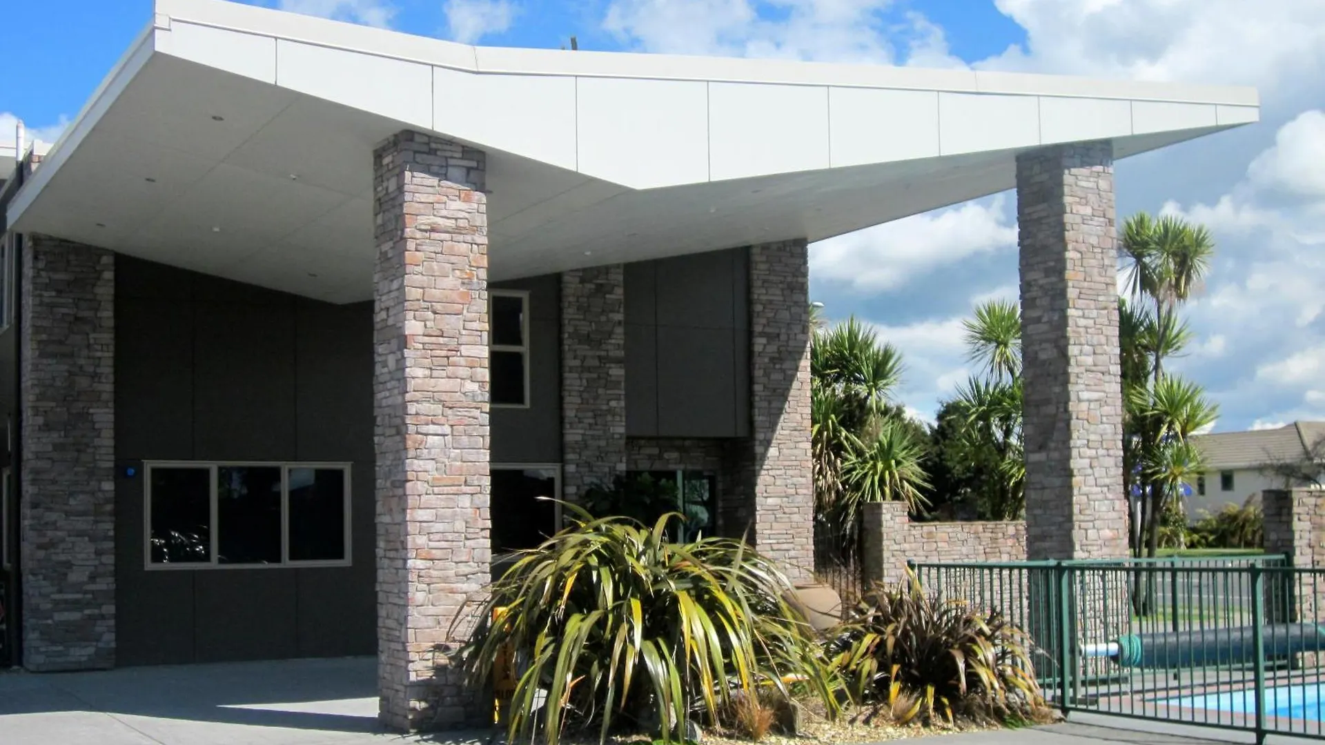 Stay 284 Rotorua - Refurbished Modern Accommodation
